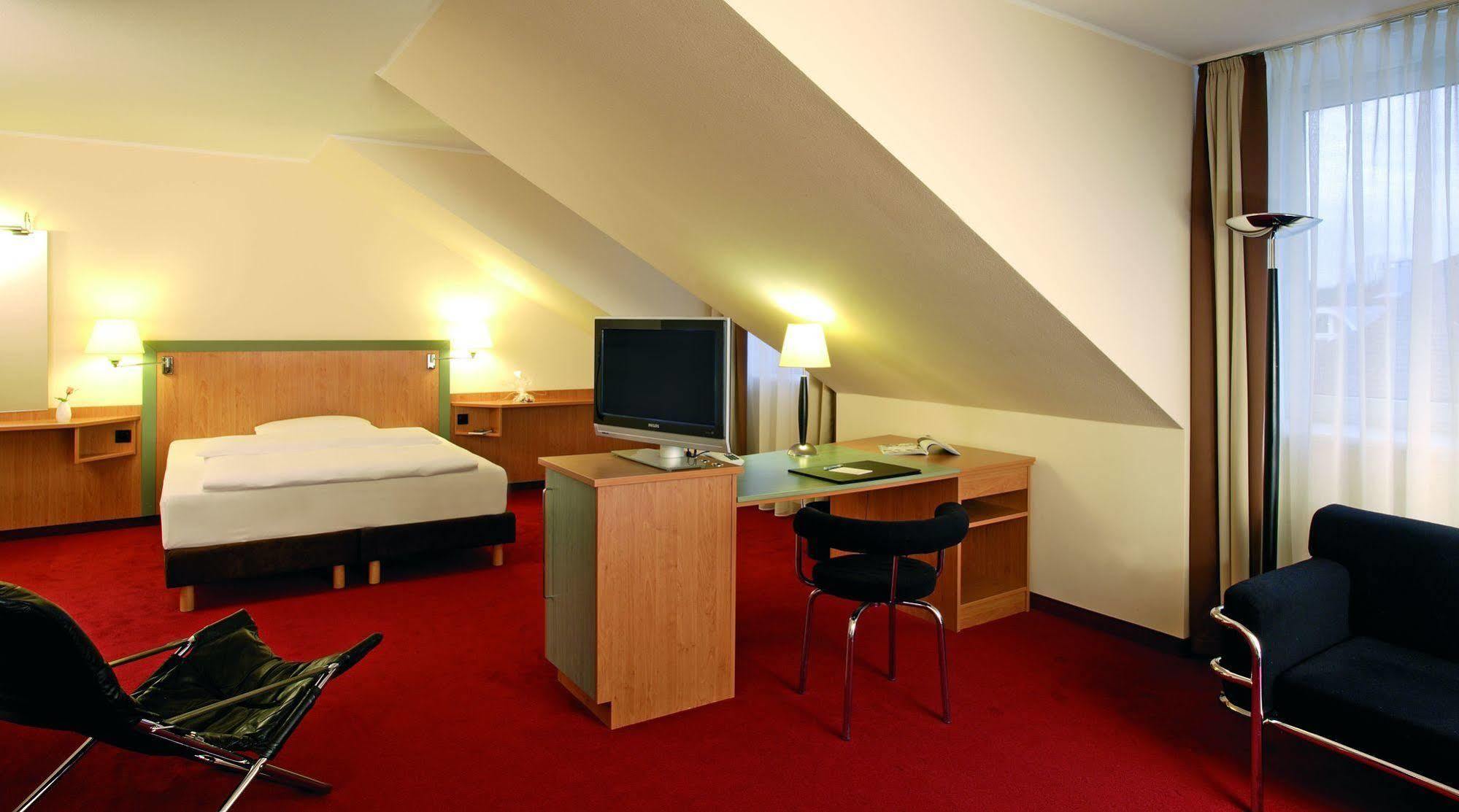 Nh Berlin Potsdam Conference Center Hotel Kleinmachnow Exterior foto